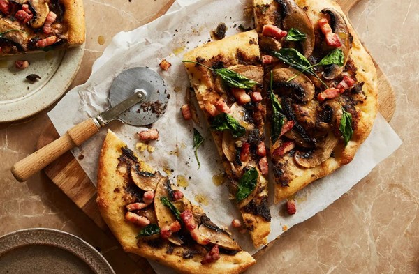 Mushroom, bacon & spinach Roman-style pizza