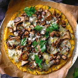 Mushroom, blue cheese and thyme polenta pizza