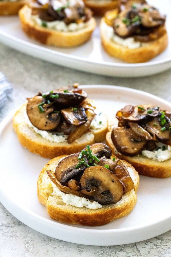 Mushroom crostini