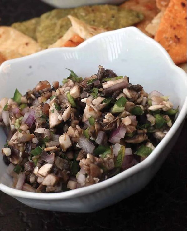 Mushroom, jalapeño, and cilantro salsa (Salsa de hongos y jalapeños)