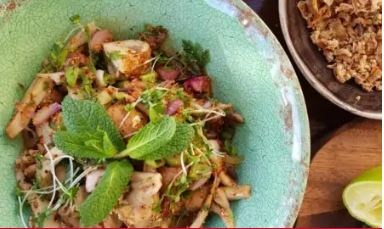 Mushroom larb salad (Larb hed)