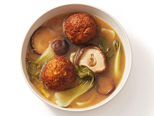 Mushroom-pork lion’s head meatballs 
