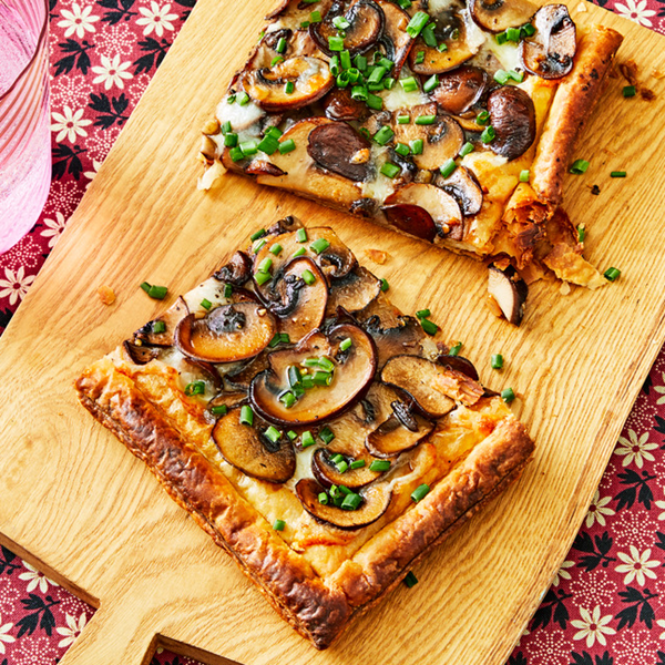 Mushroom puff pastry pizza