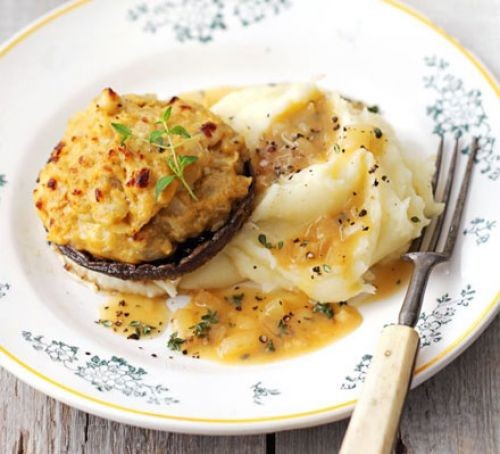 Mushroom rarebit with mash & thyme gravy