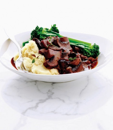 Mushroom, red wine and thyme ragú