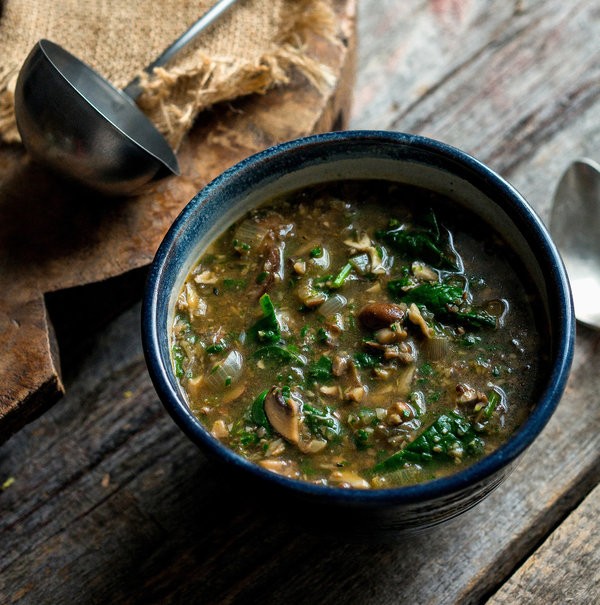 Mushroom-spinach soup with Middle Eastern spices