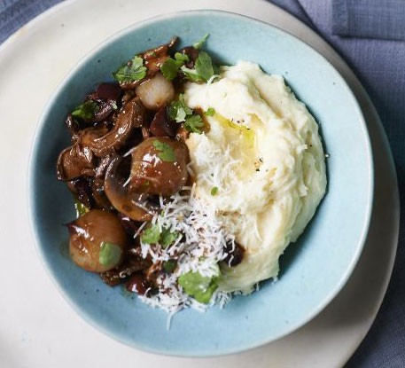 Mushroom stifado