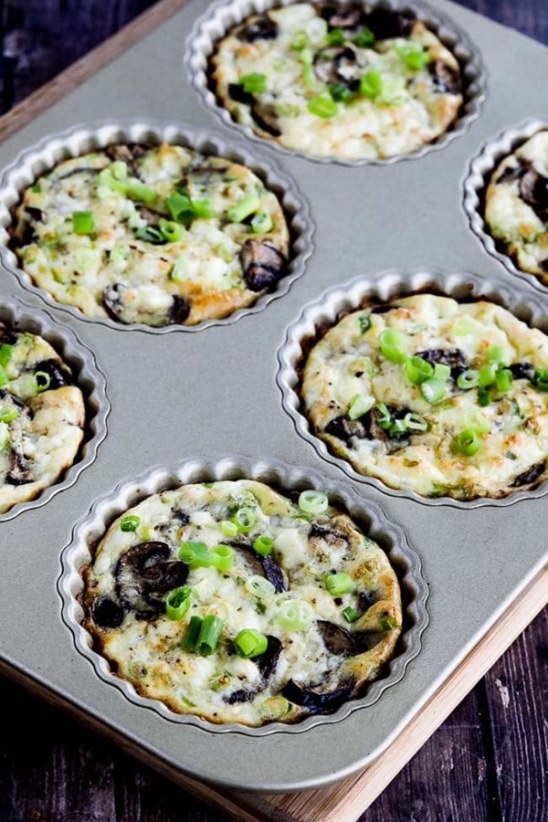 Mushroom tarts with feta