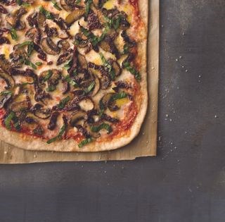 Mushrooms and sun-dried tomatoes [pizza]