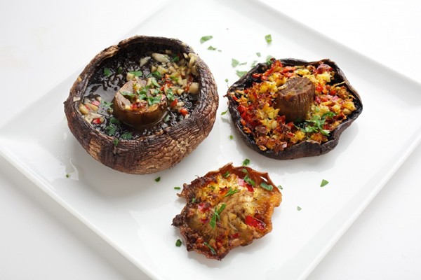 Mushrooms baked with garlic, lemon and chili pepper