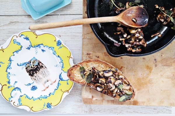 Mushrooms with crispy sage [toast]