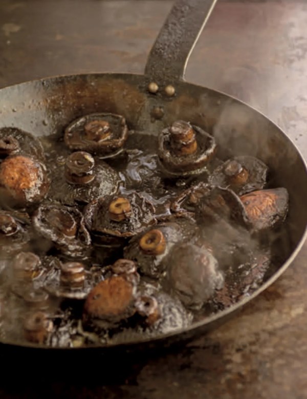 Mushrooms with garlic and sherry vinegar (Setas con vinaigre de jerez)