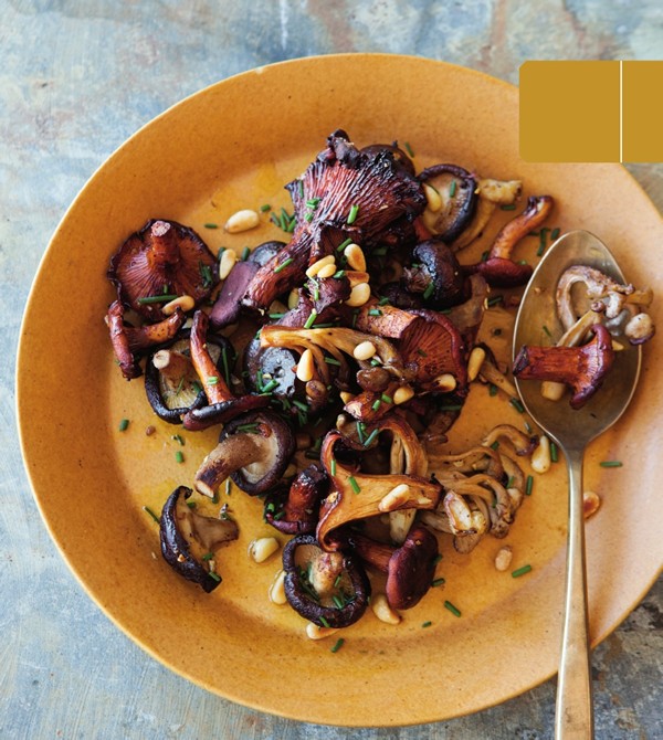 Mushrooms with garlic butter & pine nuts