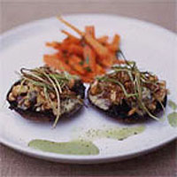 Mushrooms with Stilton, walnuts and leek sauce