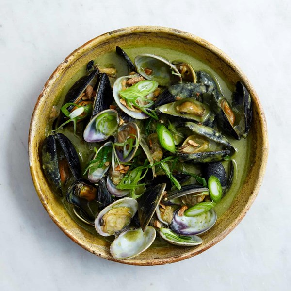 Mussel and clam coriander curry