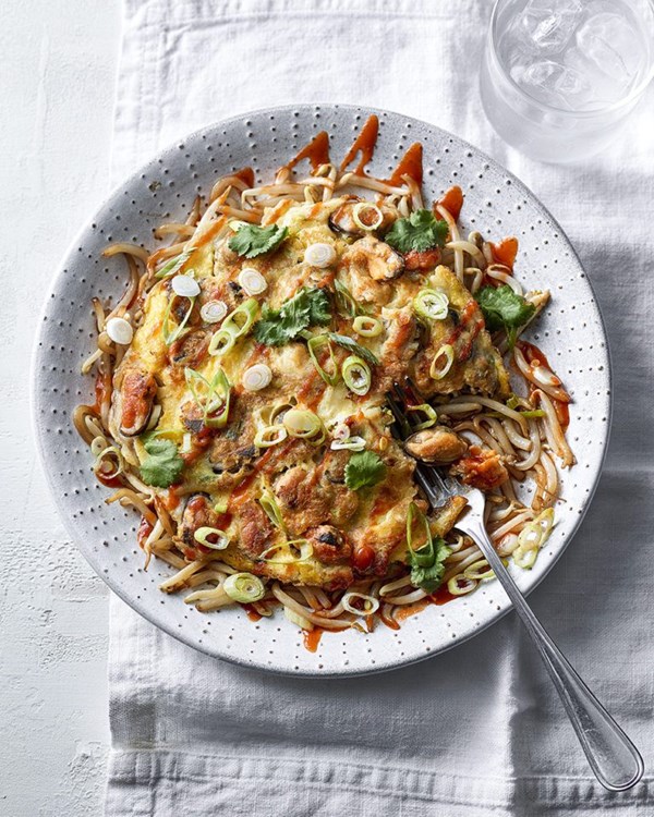 Mussel and egg pancake with soy beansprouts 