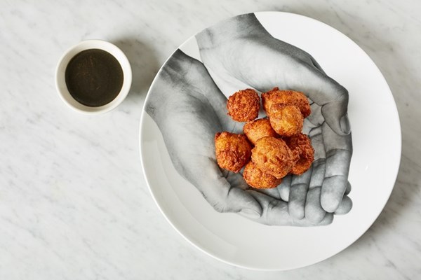 Mussel 'popcorn' with black sauce