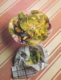 Mussel salad with saffron and hearts of lettuce (Salade de moules au safran et aux coeurs de laitues)