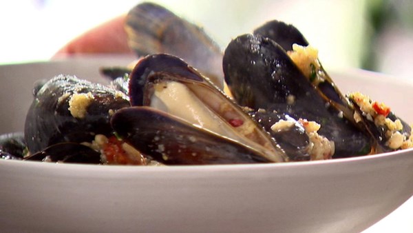 Mussels & basil bread crumbs