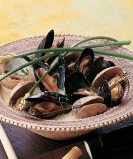 Mussels and clams with lemon grass and coconut cream