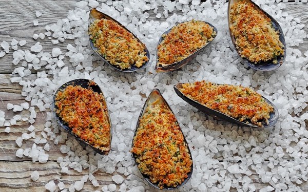 Mussels au gratin (Cozze gratinate)