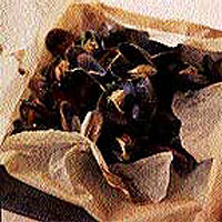 Mussels en papillote with coconut, ginger and citrus