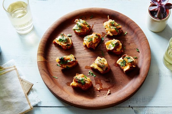 Mussels escabeche crostini with sunchoke purée