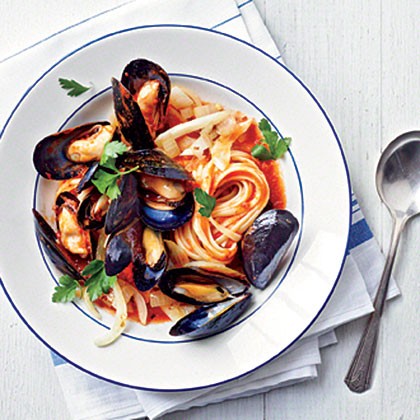 Mussels fra diavolo with linguine