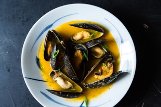 Mussels in a yellow tomato broth