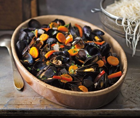 Mussels in coconut broth