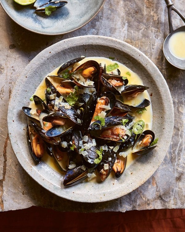 Mussels in ginger, coconut and red chilli broth