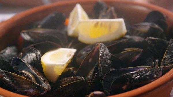 Mussels in pepper broth ('Mpepata di cozze)