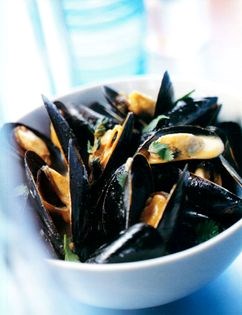 Mussels in saffron cream