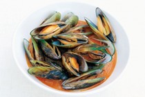 Mussels in tomato broth