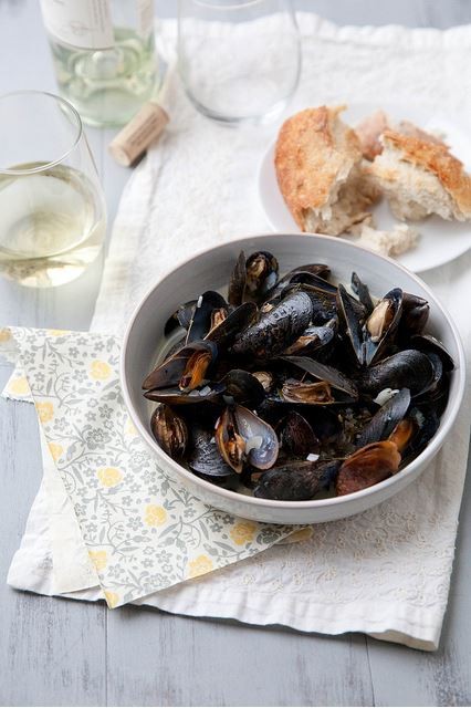 Mussels steamed in white wine 
