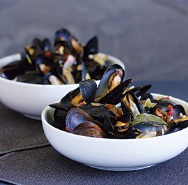 Mussels steamed with leeks, tomatoes, and garlic
