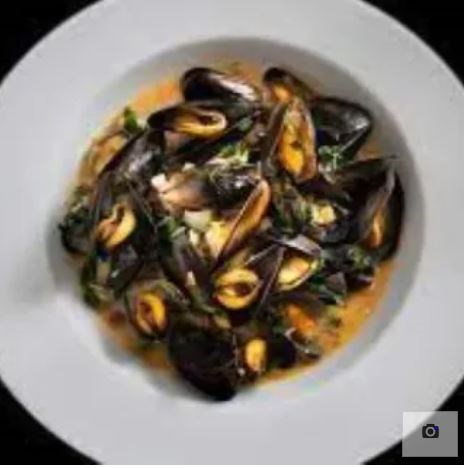 Mussels steamed with wine, flavorings, and bread crumbs (Moules à la marinière II)