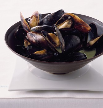 Mussels with basil cream