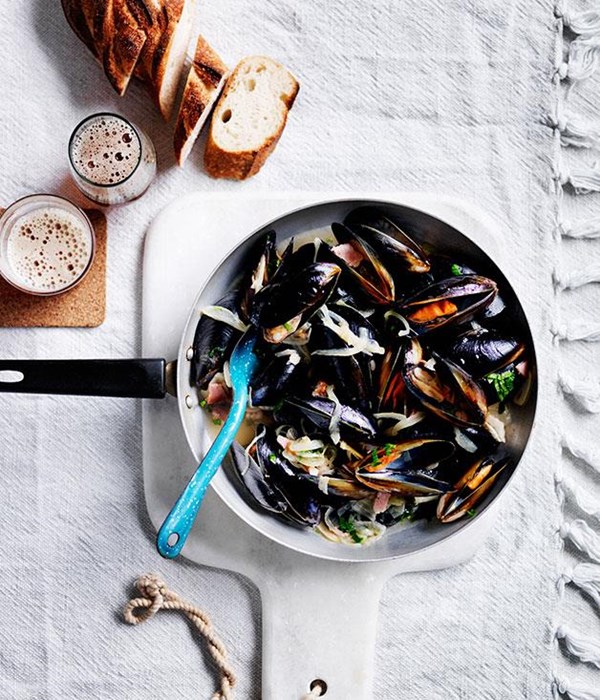 Mussels with beer and bacon