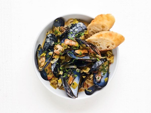Mussels with beer and bacon 