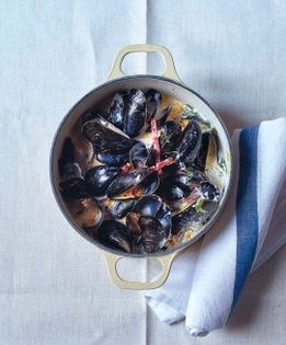 Mussels with chorizo and cream