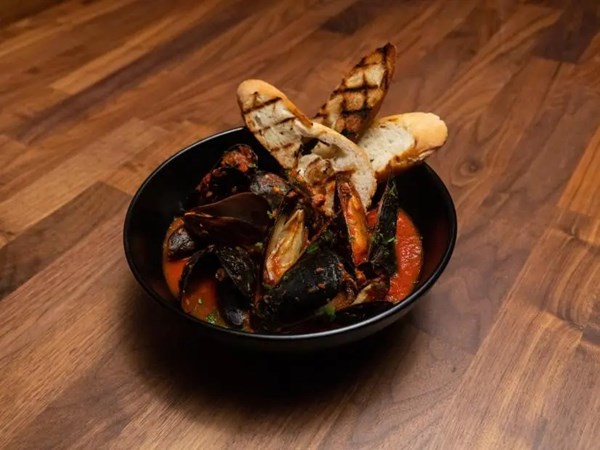 Mussels with chorizo and tomato 