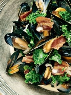 Mussels with cider & curly kale (Creamed Shetland mussels with scrumpy cider, curly kale and smoked bacon)