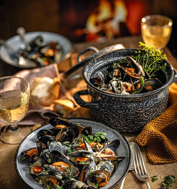 Mussels with cider, thyme and cream