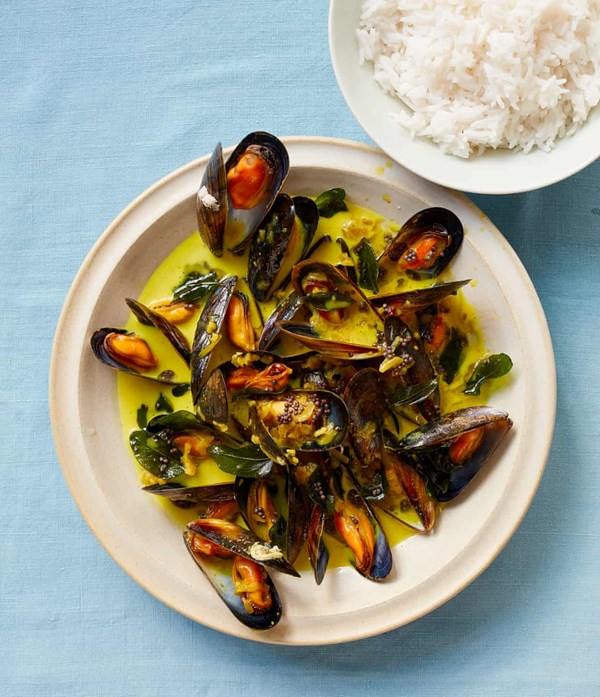 Mussels with coconut, turmeric and jasmine rice