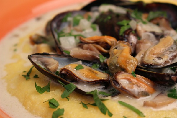 Mussels with cream and chives on soft polenta