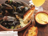 Mussels with fennel-saffron broth