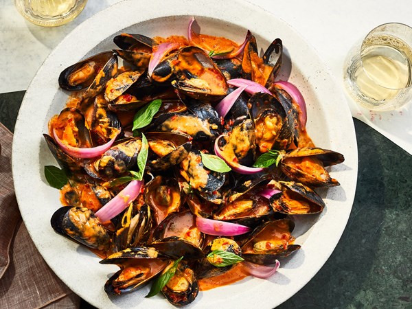 Mussels with harissa and basil