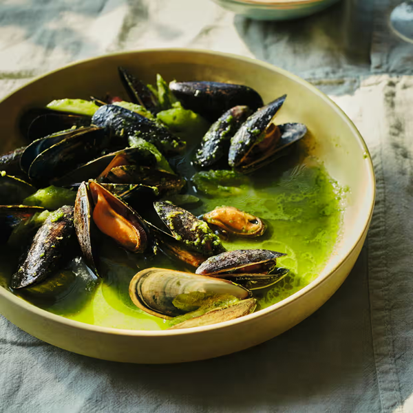 Mussels with herb pesto