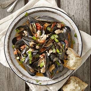 Mussels with Italian turkey sausage, tomato & basil